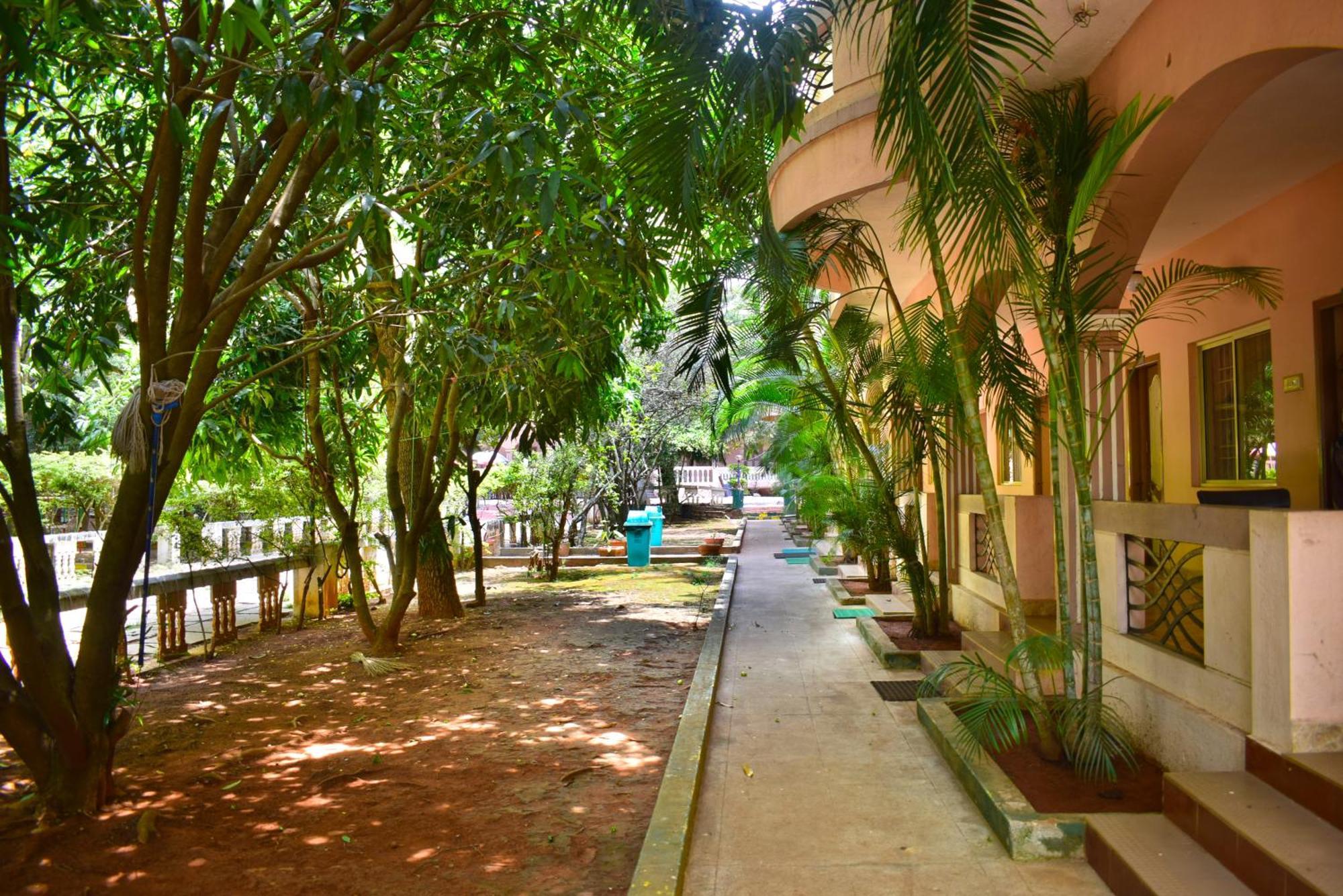 Jains Royal Palace Resorts Yelagiri Ngoại thất bức ảnh
