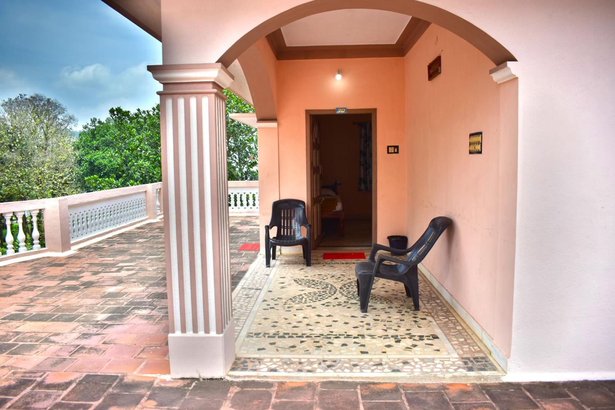 Jains Royal Palace Resorts Yelagiri Ngoại thất bức ảnh