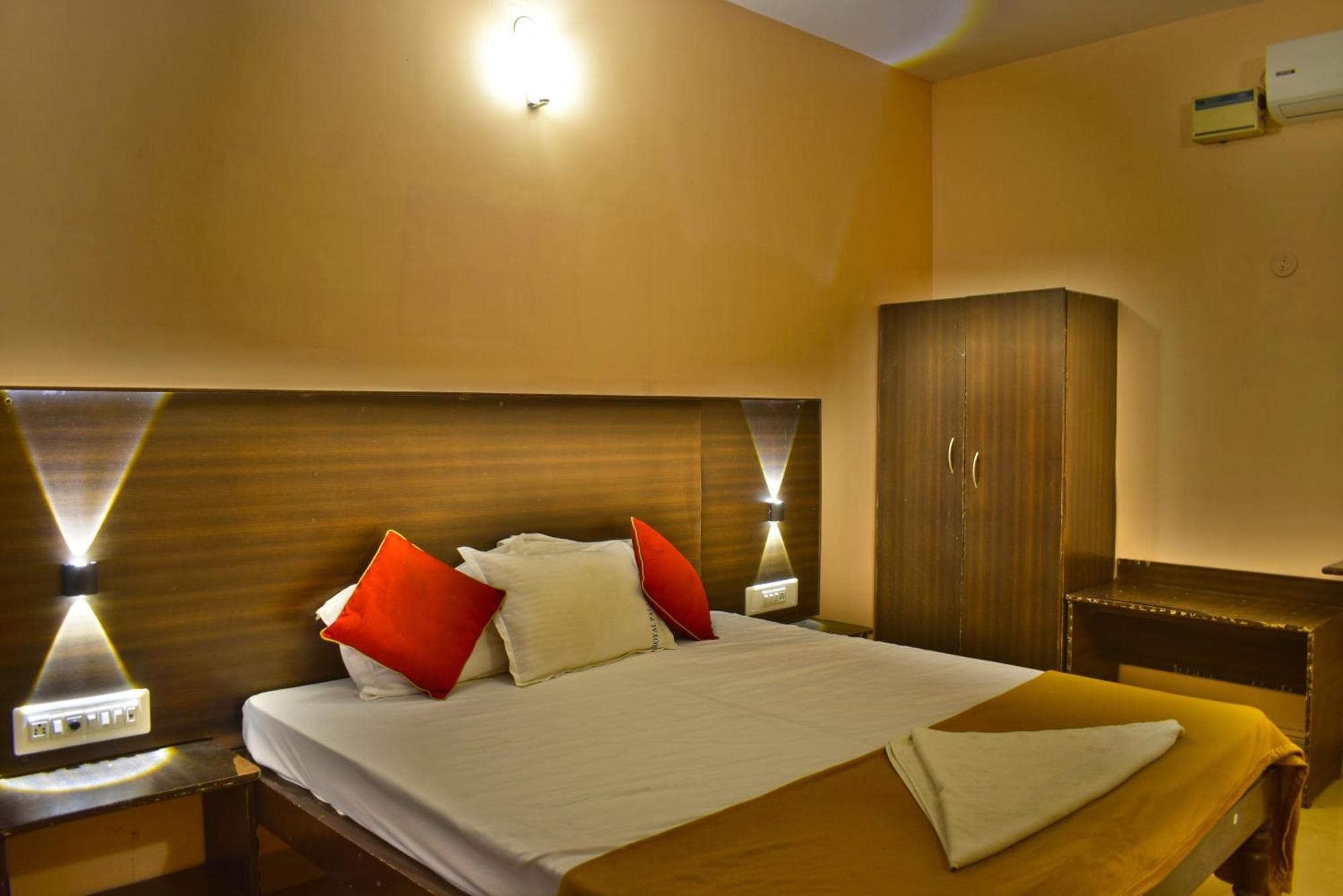 Jains Royal Palace Resorts Yelagiri Ngoại thất bức ảnh